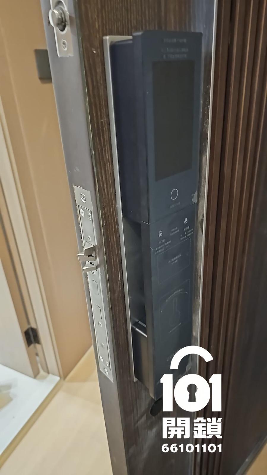 COLMO 智能電子門鎖室內面板安裝實例