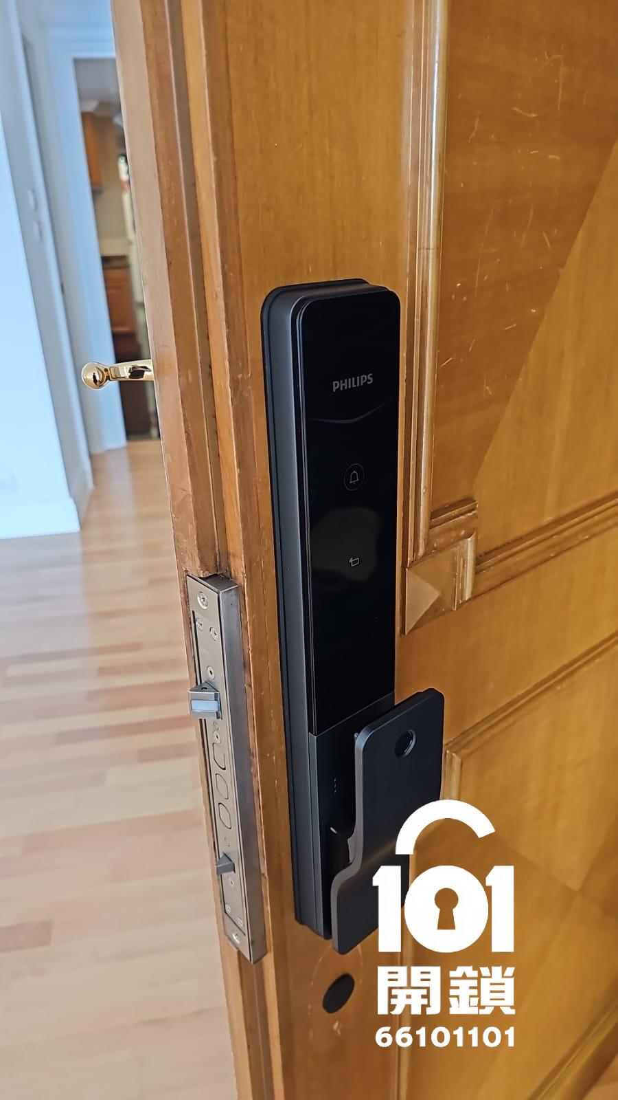 Philips 智能電子門鎖室內安裝實例