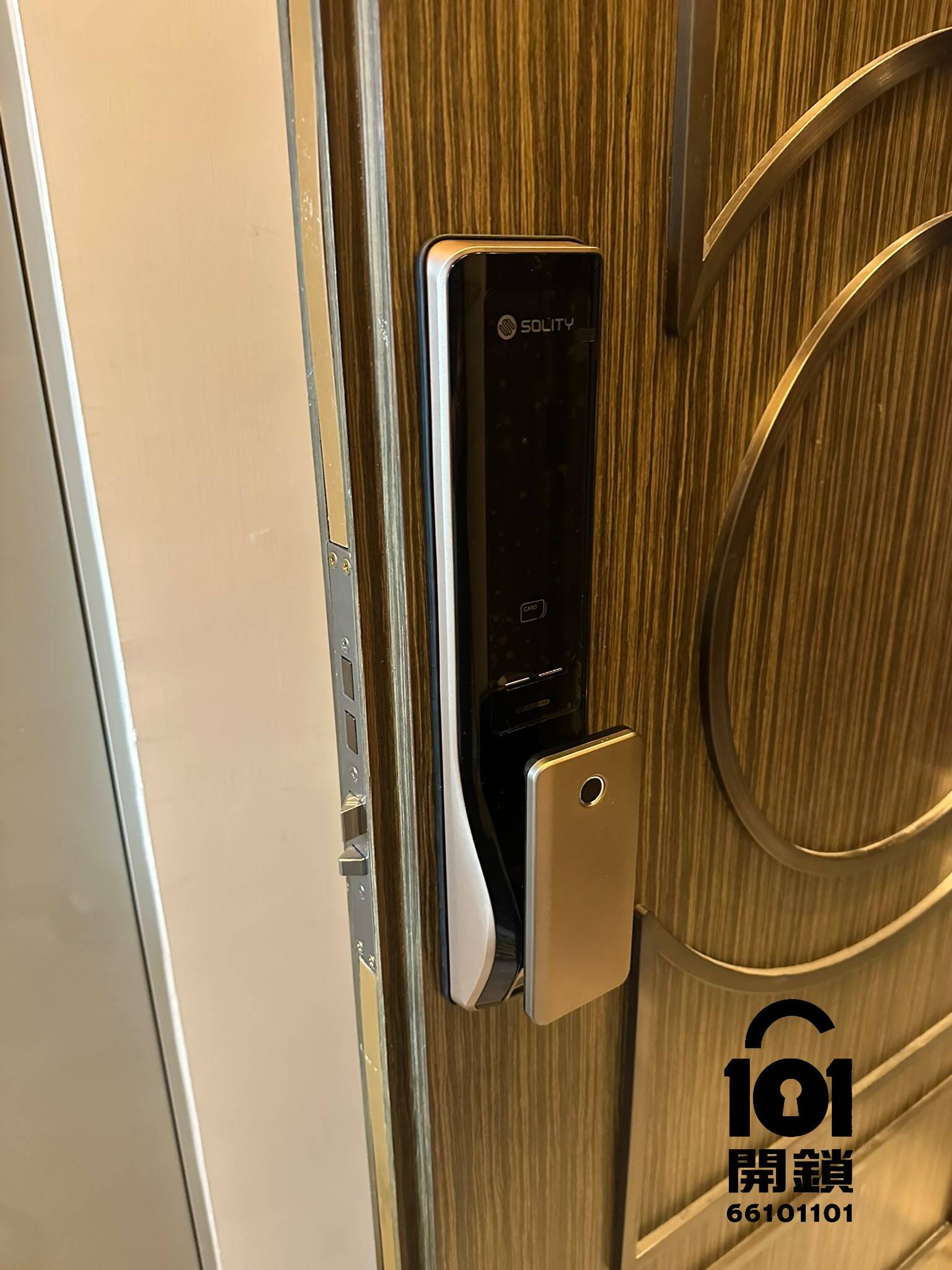 Solity 智能電子門鎖室內面板安裝實例