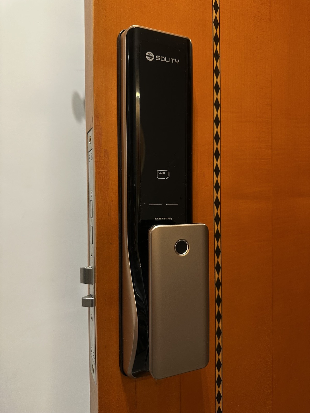 香港住宅電子門鎖外觀